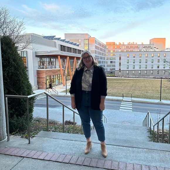 Meet your Posher, Hannah - Picture 2 of 5